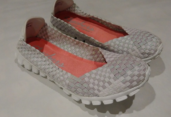 womens skechers lightweight memory foam